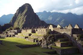Amanecer místico en la ciudadela de Machu Picchu